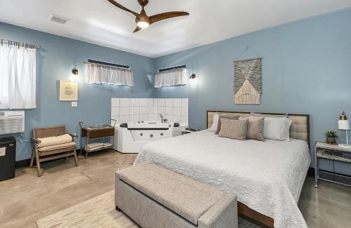 Pacific Hotel | Romantic Concord Suite with Jacuzzi & Pool Access