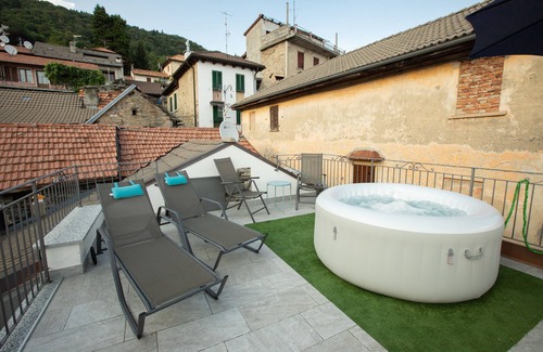 Trarego Viggiona House | Scenic Suite with Kitchen Overlooking Lake Maggiore