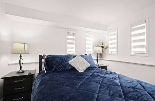 Fleetwood House | Modern Suite in Surrey with Family-Friendly Kitchen