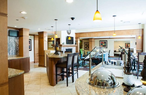 Energy Corridor Condo | Pool Access Suite with Free Shuttle & Buffet Breakfast