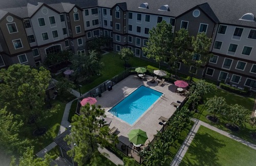 Energy Corridor Condo | Pool Access Suite with Free Shuttle & Buffet Breakfast