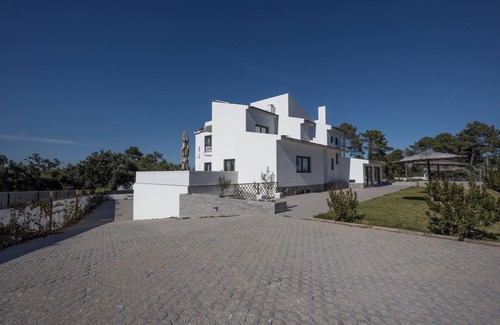 Castelo Apartment | Suite with private bathroom, living room and balcony overlooking Serra da Arrábida at Casa das Vinhas