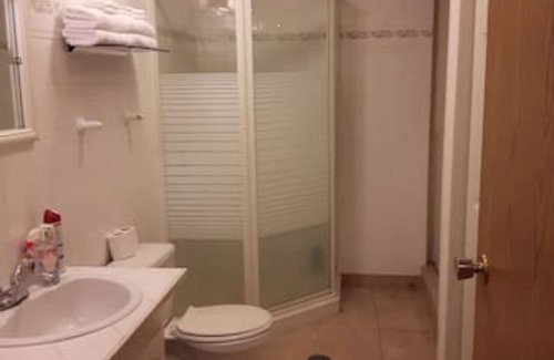 Airdrie House | Convenient Suite with Private Entrance near YYC Airport