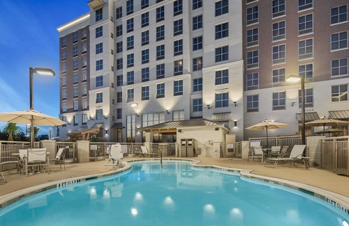 Florence Apartment | Accessible Suite with Free Breakfast and Outdoor Pool