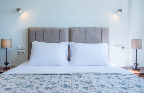 Zalongo Bed & Breakfast | Oceanview Suite in Preveza with Pool and Spa Amenities