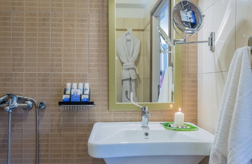 Zalongo Bed & Breakfast | Oceanview Suite in Preveza with Pool and Spa Amenities