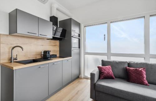 Dietzenbach Apartment | Modern SUITE4ME Apartments with Kitchen and Balcony