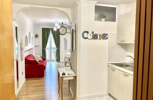 Vibo Valentia Bed & Breakfast | Inviting SuiteCorso: Family-Friendly Dining & Breakfast Awaits