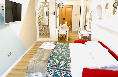 Vibo Valentia Bed & Breakfast | Inviting SuiteCorso: Family-Friendly Dining & Breakfast Awaits