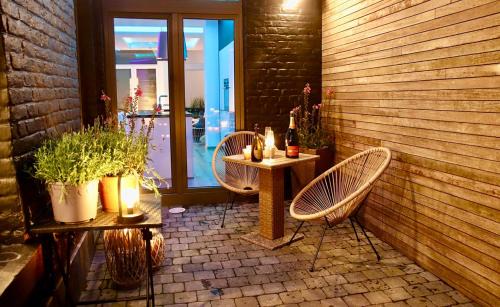 Liege Apartment | Discover SuiteDreams: Bubble Suite in Liège with Hot Tub