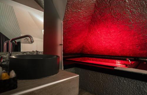 Monteverde Nuovo House | Relax at SuiteFrattini Private Spa with Hot Tub and Breakfast