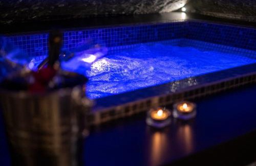 Monteverde Nuovo House | Relax at SuiteFrattini Private Spa with Hot Tub and Breakfast