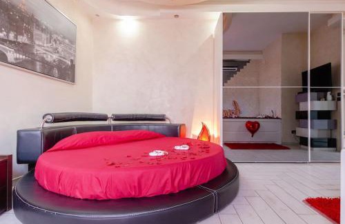 San Giorgio a Cremano Apartment | Relaxing Getaway at SuiteHouse with Jacuzzi & Breakfast