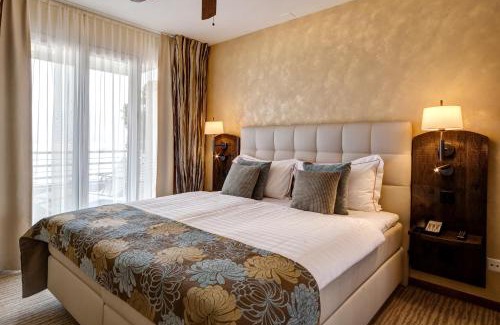 Paradiso Hotel | Relax at Suitenhotel Parco Paradiso with Oceanfront Pool