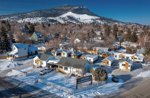 Helena House | Victorian Queen Suites 35 +Up: Pet-Friendly Comfort Awaits