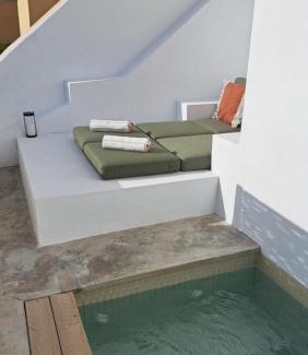 Centro Apartment | Indulge at SUITES 9 MALAGA: Unique Suites with Private Pools