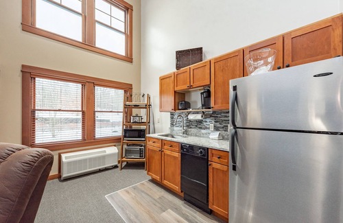 Thayerville Apartment | Top-Rated Suites at Silver Tree: Stylish Studio with Loft!