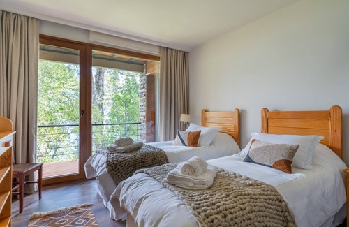 Villa Arelauquen Hotel | Relax at Suites del Lago Lenga with Pool and Spa Amenities