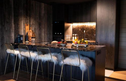 Heyd House | Elegant Suites de la Vallée 6: Family-Friendly Getaway