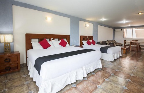 Irapuato Hotel | Experience Suites de Reyes: Exceptional 5-Star Comfort