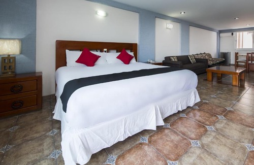 Irapuato Hotel | Experience Suites de Reyes: Exceptional 5-Star Comfort