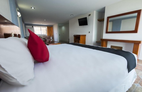 Irapuato Hotel | Experience Suites de Reyes: Exceptional 5-Star Comfort