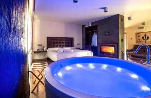 Alcala del Jucar Resort | Finca Los Olivos: Oceanfront Retreat with Pool & High Ratings