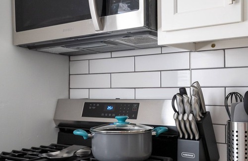 Pomerene House | Pet-Friendly Suites on San Pedro - Unit B with Breakfast