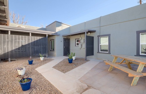 Pomerene House | Pet-Friendly Suites on San Pedro - Unit B with Breakfast