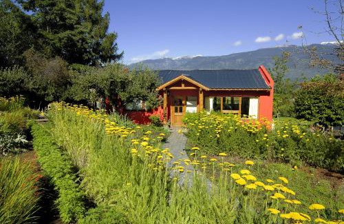El Bolson Cabin | Guest Rated Sukal: Family-Friendly & Breakfast Included
