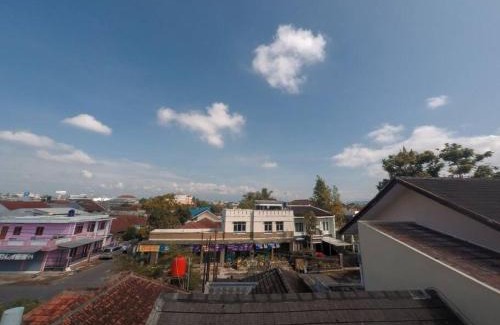 Tasikmalaya House | Family-Friendly Sukasari Guesthouse with Great Reviews