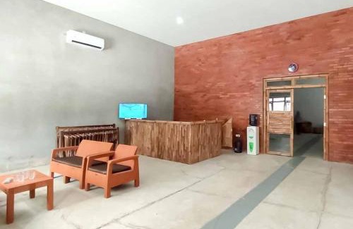 Rendeh Hotel | Discover Sukawana Guest House Mitra RedDoorz - 8/10 Rated