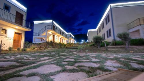 Bozcaada Hotel | Relaxing Sukha Inn Hotel & Beach with Oceanfront Views