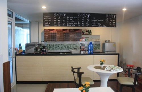 Salaya House | Budget-Friendly Sukontha Mansion: Family Dining & Great Reviews