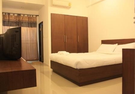 Salaya House | Budget-Friendly Sukontha Mansion: Family Dining & Great Reviews