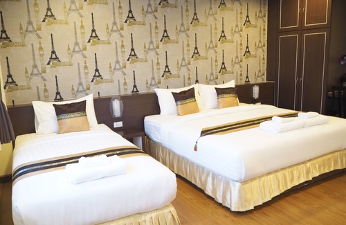 Makham Tia Hotel | Discover Suksomboon Hotel: Family-Friendly with Great Amenities