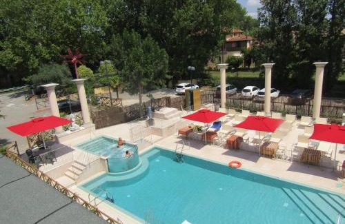 Massa Lombarda Hotel | Beachfront Escape at Sul Bacino with Pool & Hot Tub