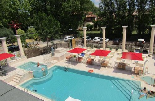 Massa Lombarda Hotel | Beachfront Escape at Sul Bacino with Pool & Hot Tub