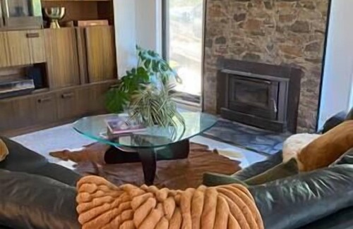 Jamieson House | Lakefront Family Retreat - Ideal for Kid-Friendly Getaways