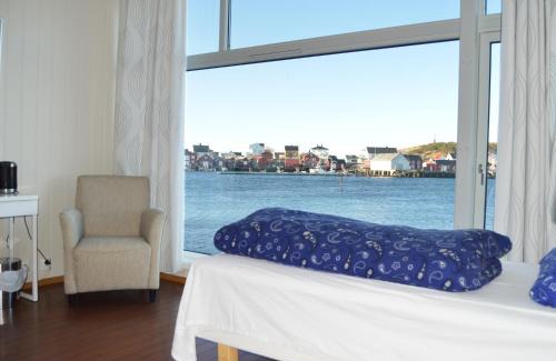 Bogoyvaer Hotel | Discover Sula Rorbuer og Havhotell: Pet-Friendly Retreat