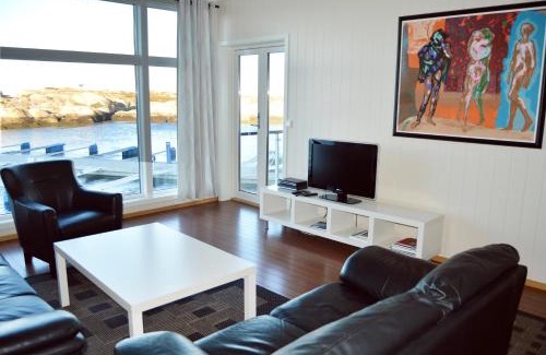 Bogoyvaer Hotel | Discover Sula Rorbuer og Havhotell: Pet-Friendly Retreat