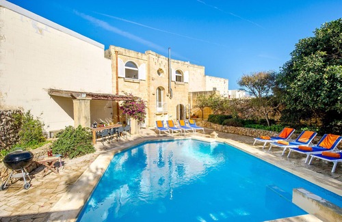 Nadur Villa | Experience Sulda Brill Holiday Home: Top-Rated & Pet-Friendly