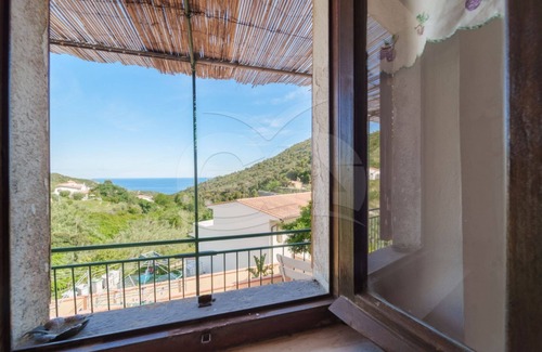 Campo nell'Elba Apartment | Enjoy Breakfast and Family Comfort at Sulla Valle di Seccheto