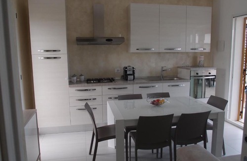 Ragusa House | Discover Montalbano: 4-Star Retreat with Oceanfront Pool
