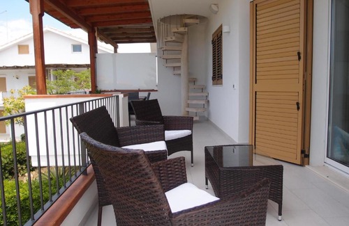 Ragusa House | Discover Montalbano: 4-Star Retreat with Oceanfront Pool
