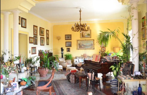 Historical Center Apartment | Discover Sulle Tracce Di Sofia Loren - 10/10 Guest Rated Retreat