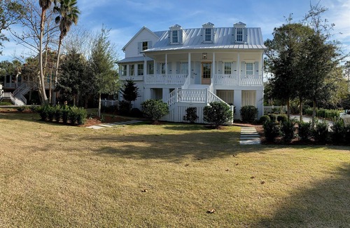 Sullivan's Island House | Relaxing Retreat at Sullivan's Island with Private Pool