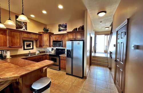 East Kootenay Condo | Experience Sullivan Stone: Ski-In/Ski-Out with Hot Tub