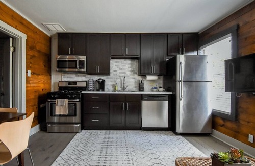 Northgate Apartment | Stylish Sully's Loft: Walk to A&M with King Bed & Amenities