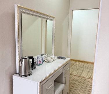 Jalal-Abad Hotel | Family-Friendly Sultan Jalal-Abad: Breakfast & Kitchen Access